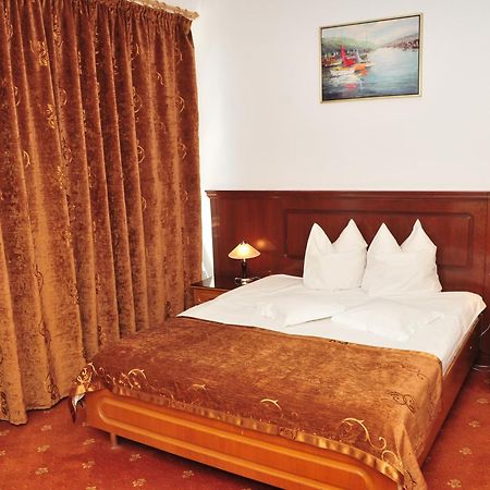 Hotel Emma Est 크라이오바 외부 사진