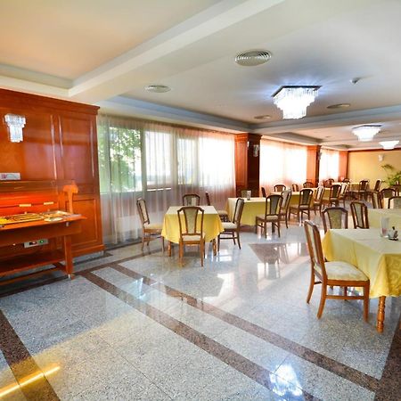 Hotel Emma Est 크라이오바 외부 사진