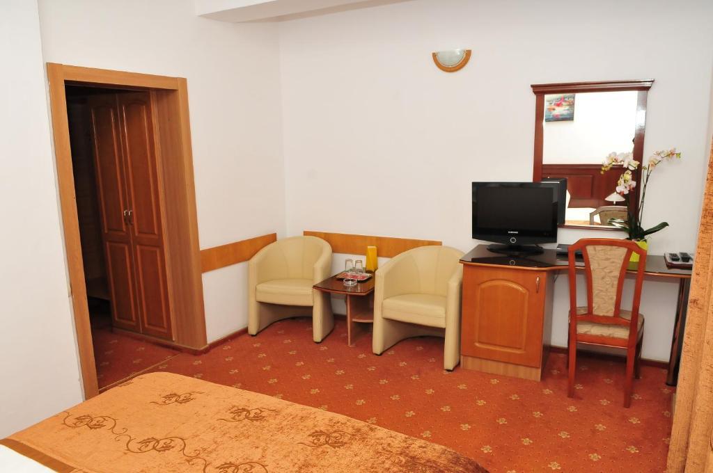 Hotel Emma Est 크라이오바 외부 사진