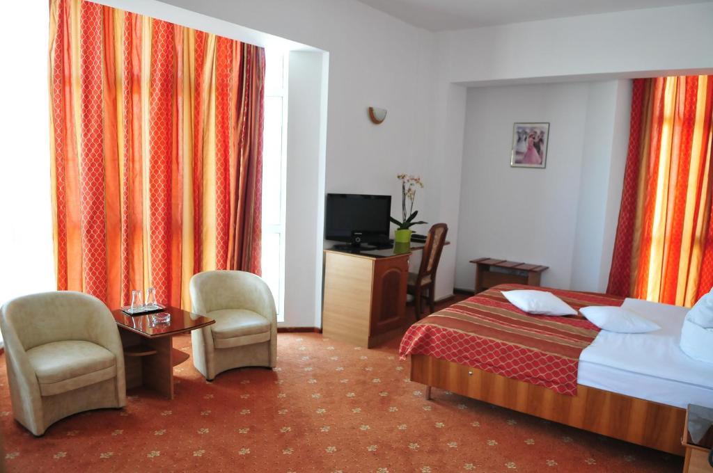 Hotel Emma Est 크라이오바 외부 사진