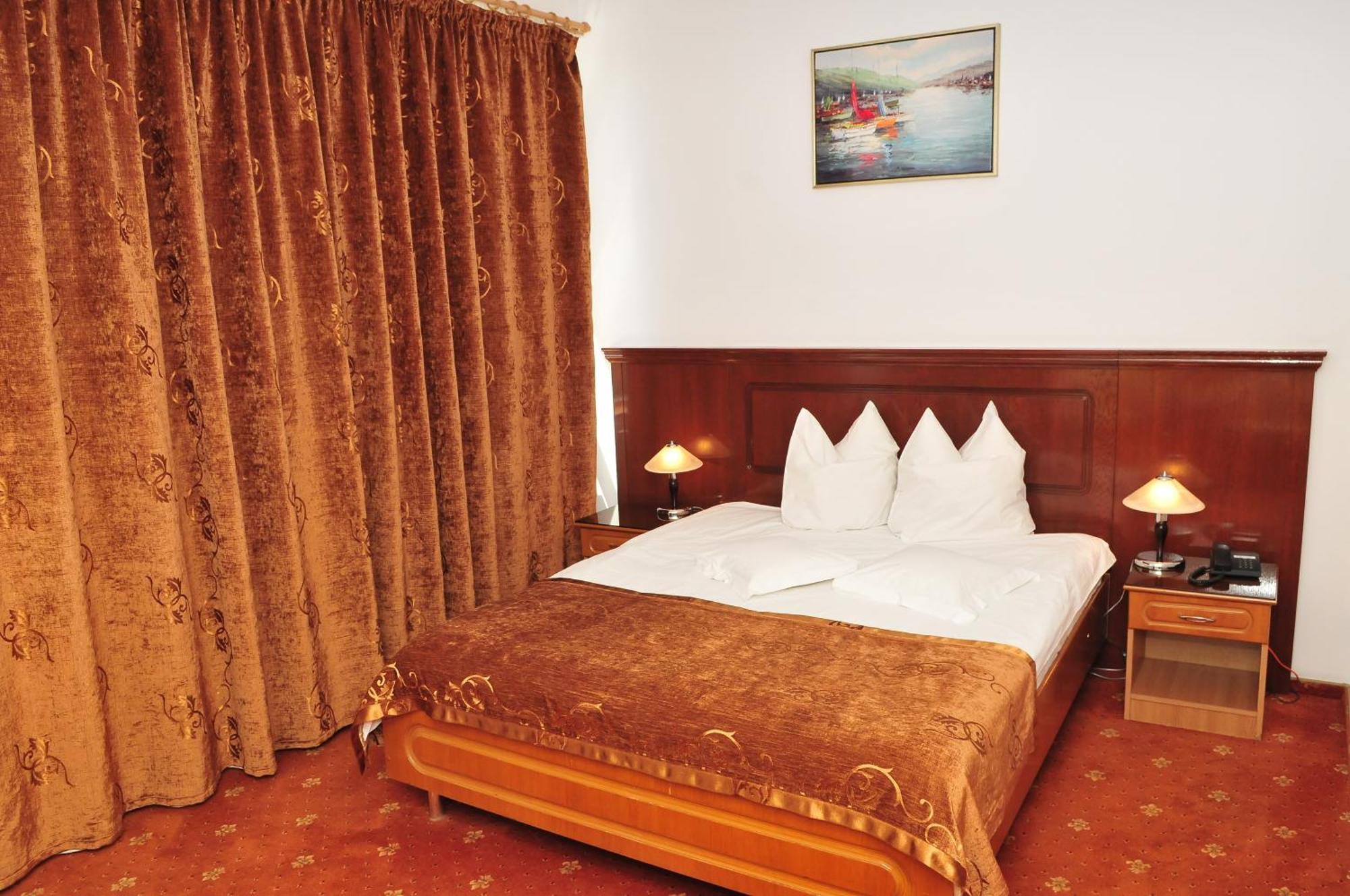 Hotel Emma Est 크라이오바 외부 사진