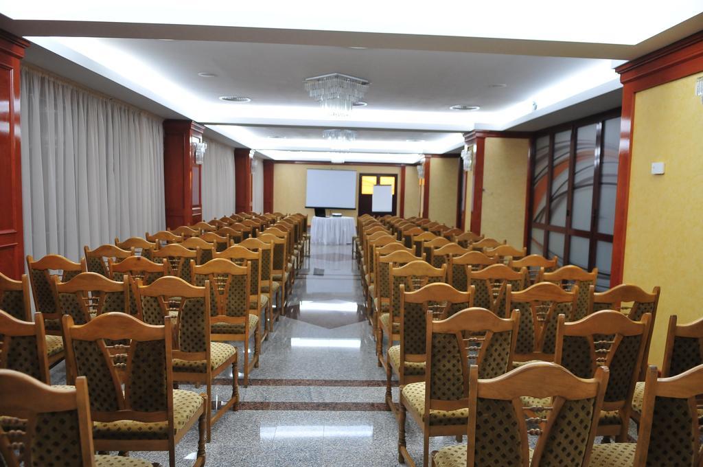 Hotel Emma Est 크라이오바 외부 사진