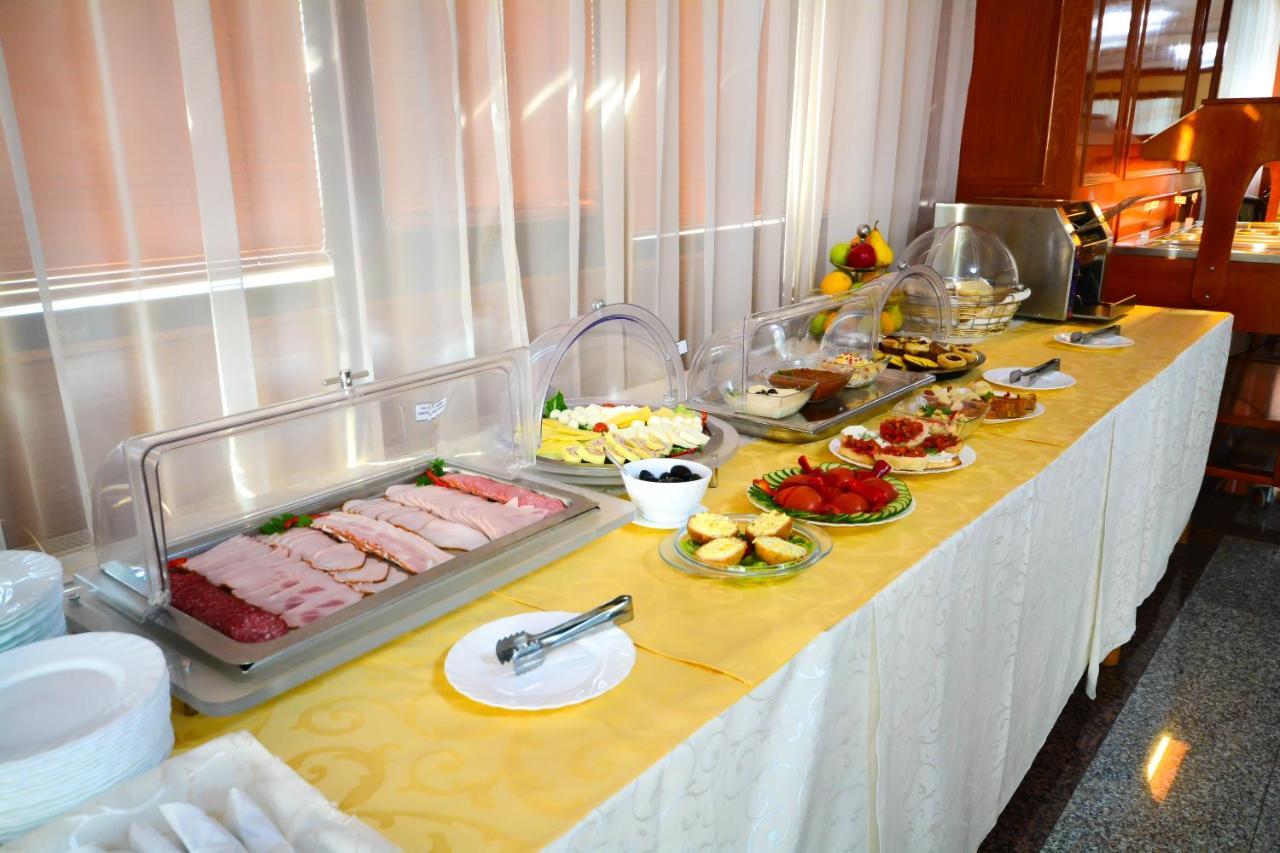 Hotel Emma Est 크라이오바 외부 사진