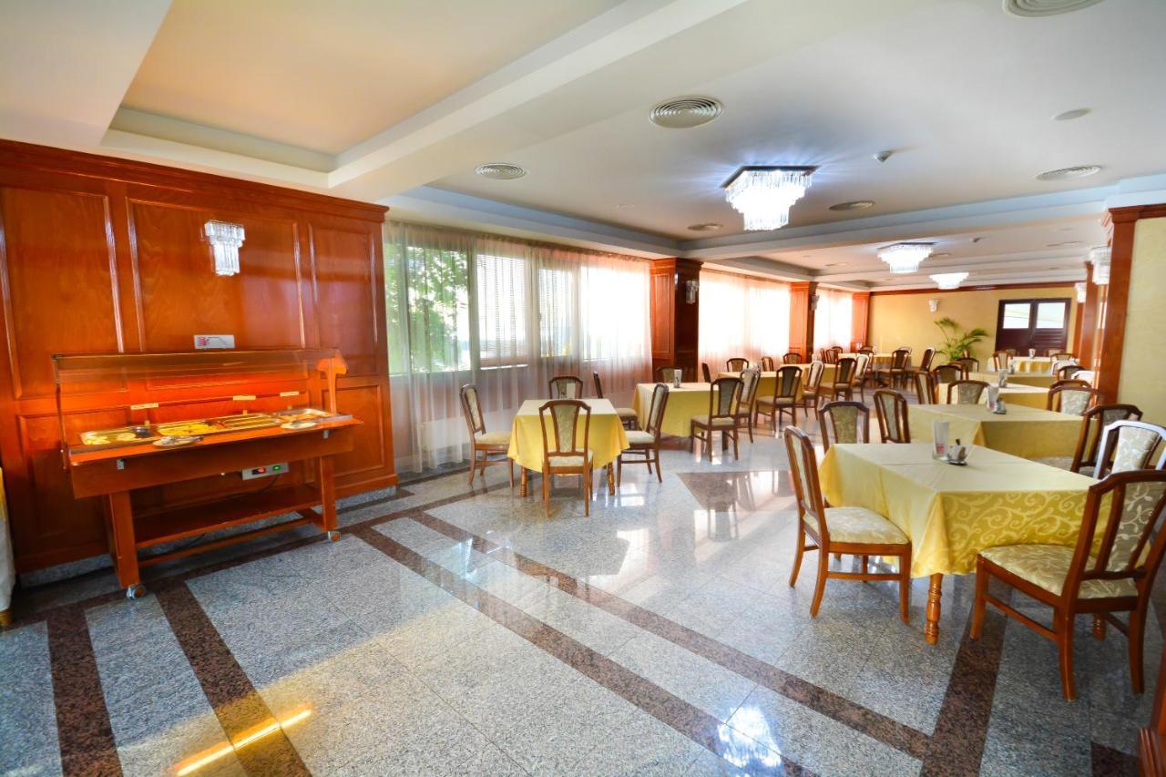 Hotel Emma Est 크라이오바 외부 사진