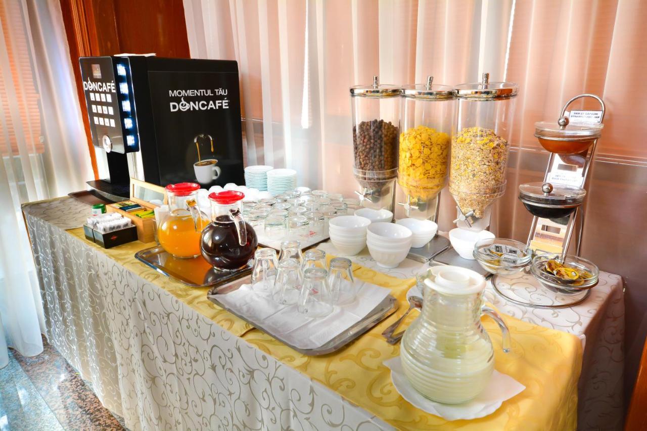 Hotel Emma Est 크라이오바 외부 사진