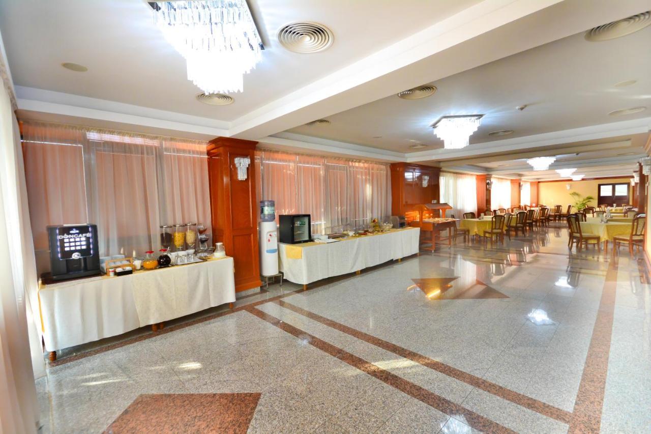 Hotel Emma Est 크라이오바 외부 사진